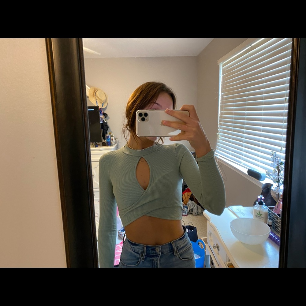 Windsor blue long sleeve crop top